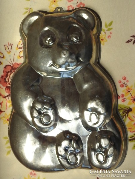 Old metal teddy bear baking tin
