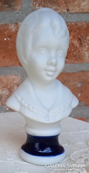 Mini bust statue