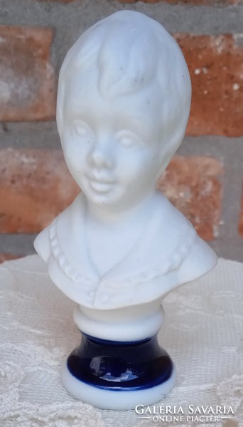 Mini bust statue