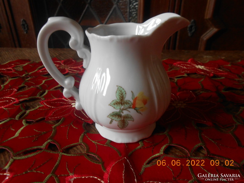 Zsolnay sárga rózsa mintás tej kiöntő, teás készlethez