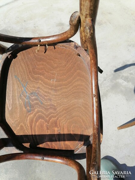 2 db Thonet jellegű antik szék párban eladó.