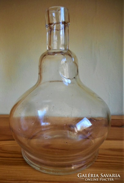 Régi nagy Hobé likőrös üveg (domborfeliratos)