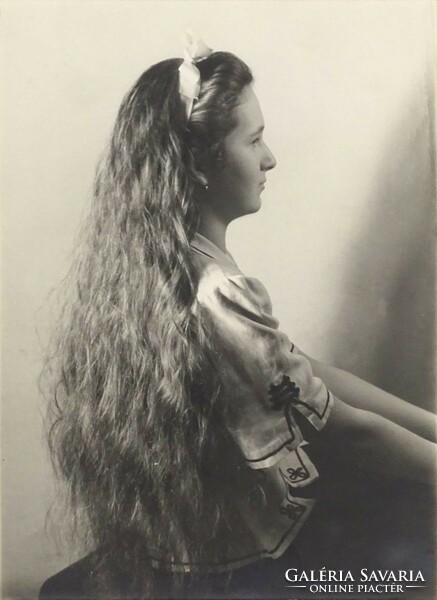 1J384 Régi fekete-fehér fotográfia fiatal lány félalak portré Blondel keretben