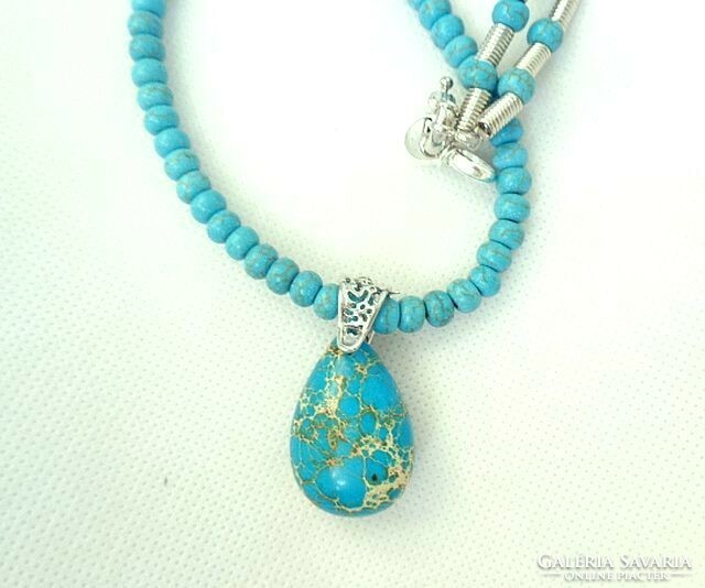 Turquoise necklace with pendant