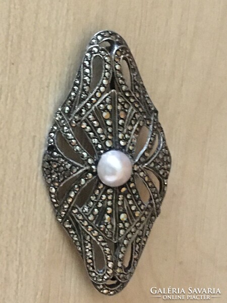 Silver badge with marked import mark after 1937 with marcasite and pearls
