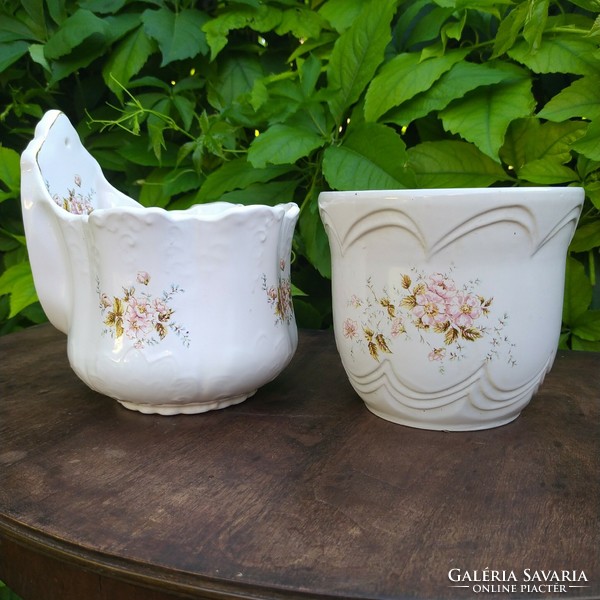Porcelain flower patterned pots