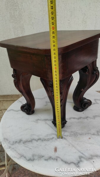 Richly carved sculpture relic holder, vase pedestal, low coffee tea table, baroque style