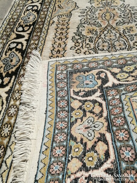 Kashmir kézi csomózású   selyem szőnyeg  szép állapotban. Alkudható!