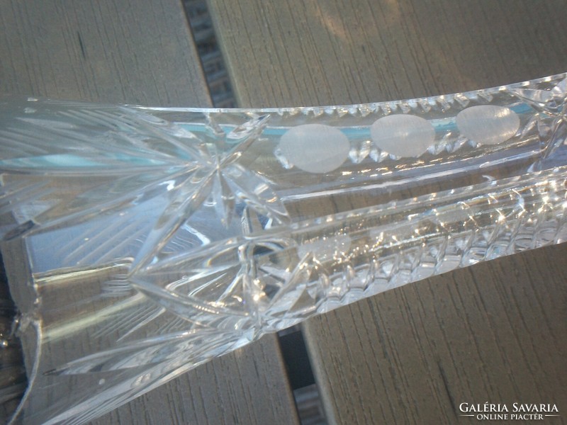 Vintage karcsú, nyúlánk kristály váza, ritkább mintával nem mindennapi kristályváza