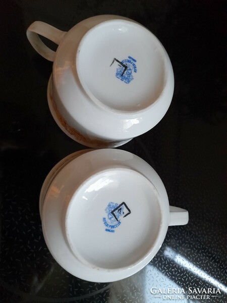 A pair of cups from the Great Plain