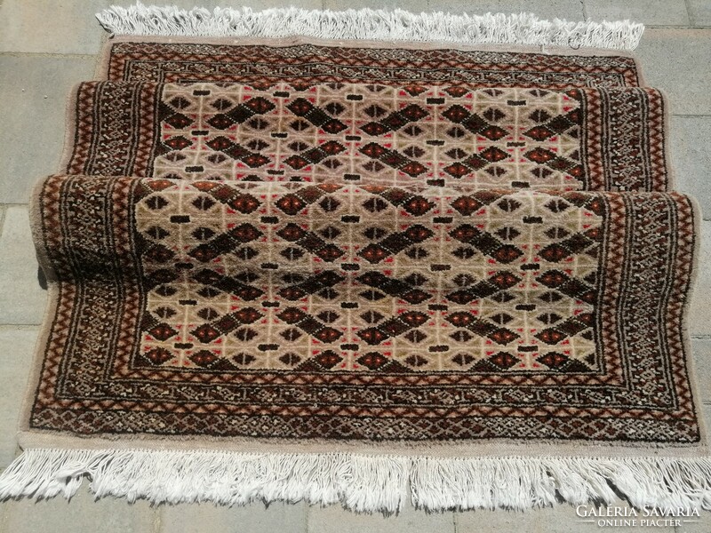 Hand-knotted Persian rug in beautiful condition. Negotiable !!