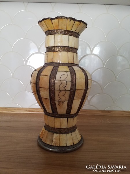 Copper vase decorated with bone inlay