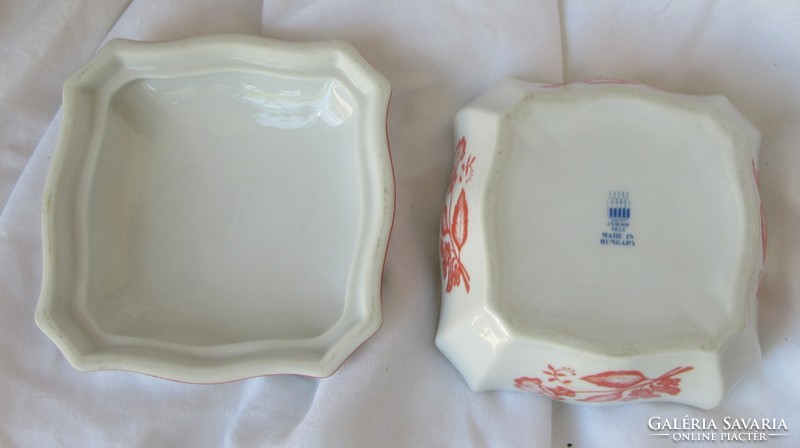 Zsolnay virágmintás porcelán bonbonier, jelzett, 10,2 x 10,2 x 6 cm.