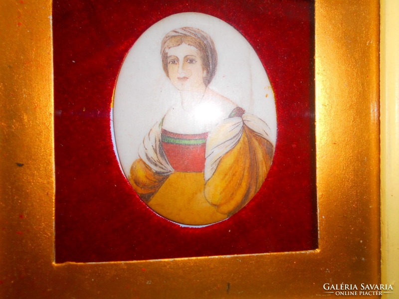 Kézzel festett keretezett miniatúra., női portré
