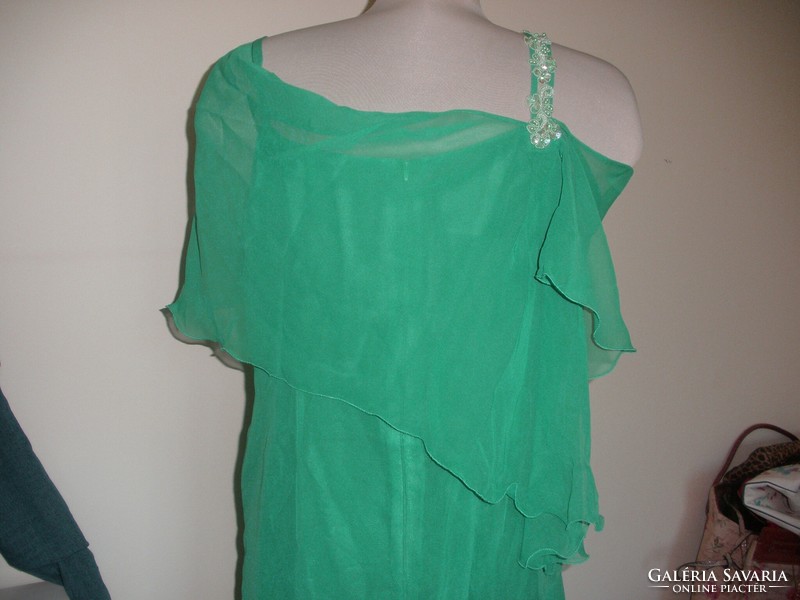 Zöld, gyöngyös ruha, selyem hatású