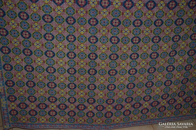 Large size woven patterned tablecloth