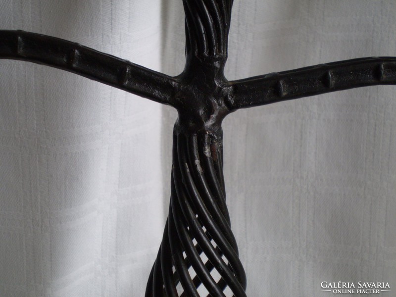 Wrought iron table candle holder with 3 branches