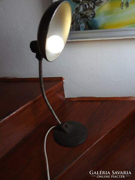 Retro fém gégecsöves asztali lámpa