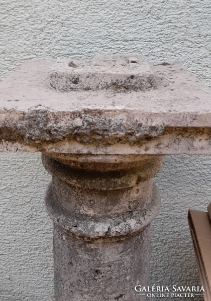 Garden column, pedestal