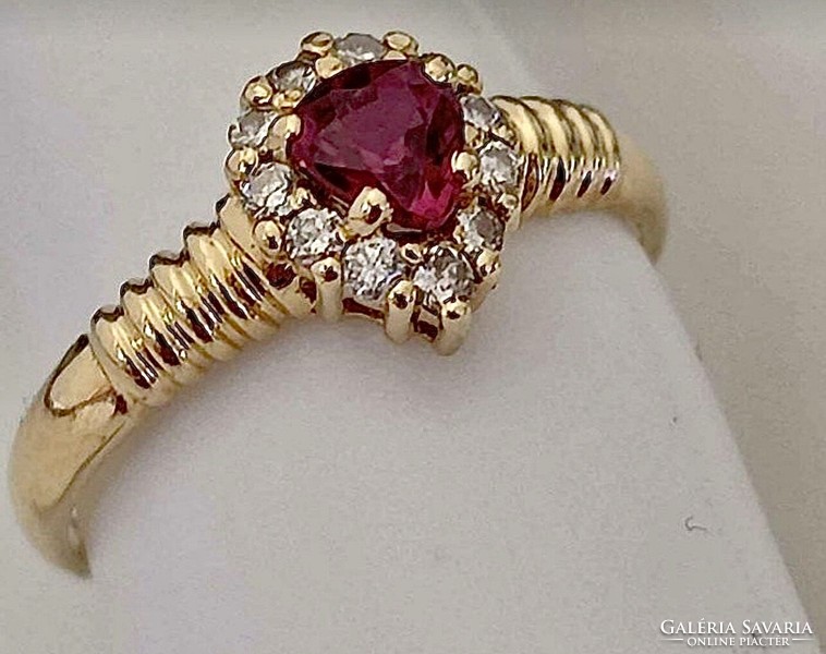 Approximately 1.2 ct beautiful gold diamond and genuine ruby ring!