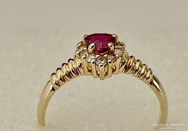 Approximately 1.2 ct beautiful gold diamond and genuine ruby ring!
