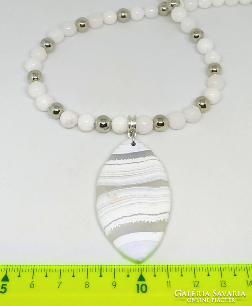 Snow quartz and white banded agate mineral pearl necklace