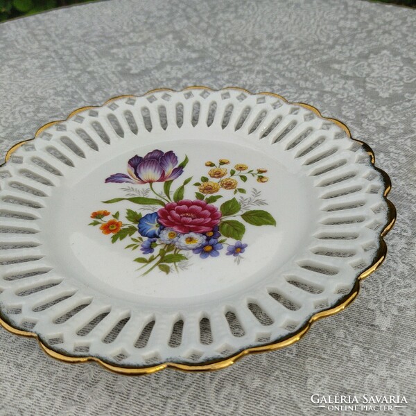 Openwork porcelain bowl with floral gilded edges