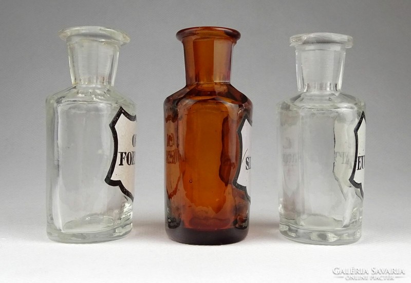 1I622 old small pharmacy bottle 3 pieces
