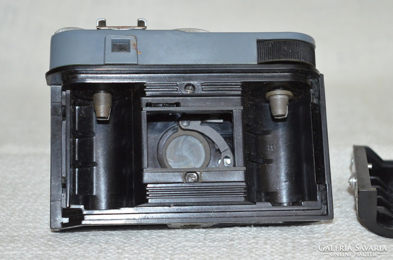 Szmena with 8 camera cases