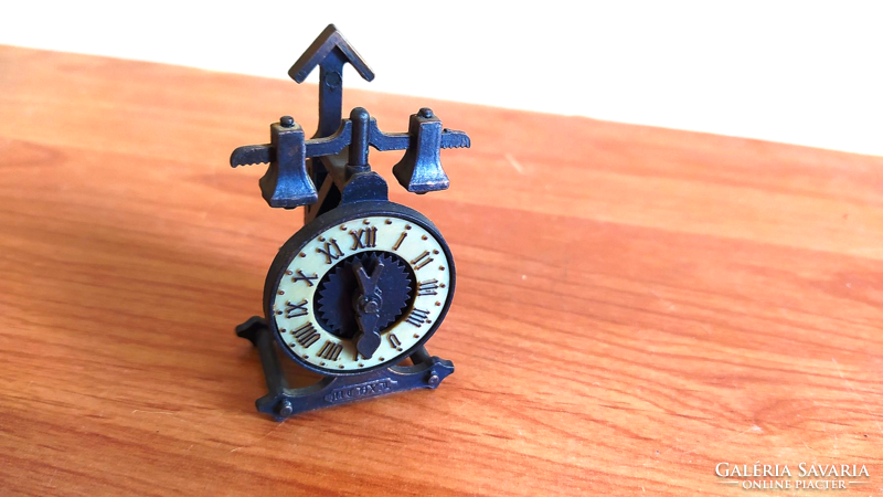 (K) vintage figural sharpener, clock