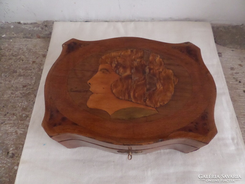 Inlaid wooden box / jewelry box