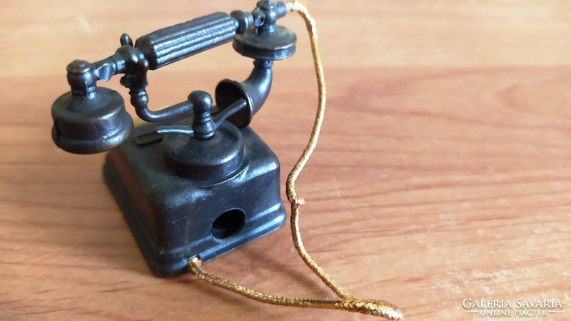 (K) vintage figural sharpener, telephone