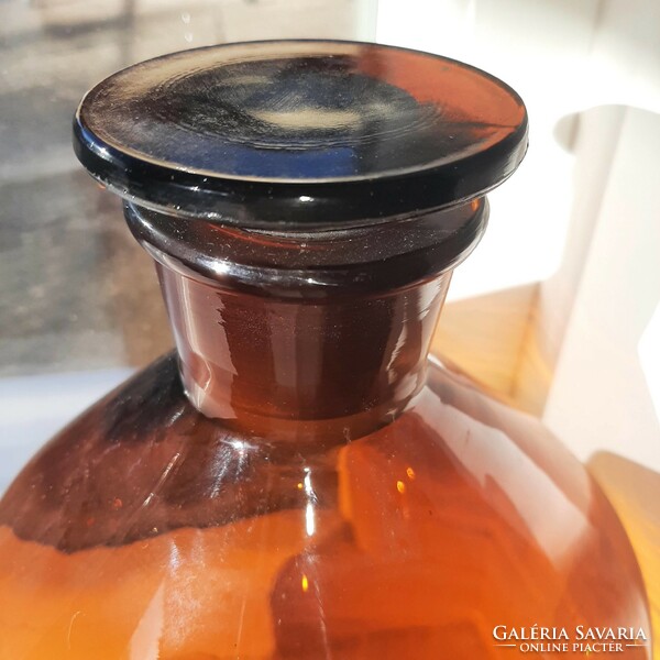 Nagy méretű 33cm magas dekoratív barna patika üveg
