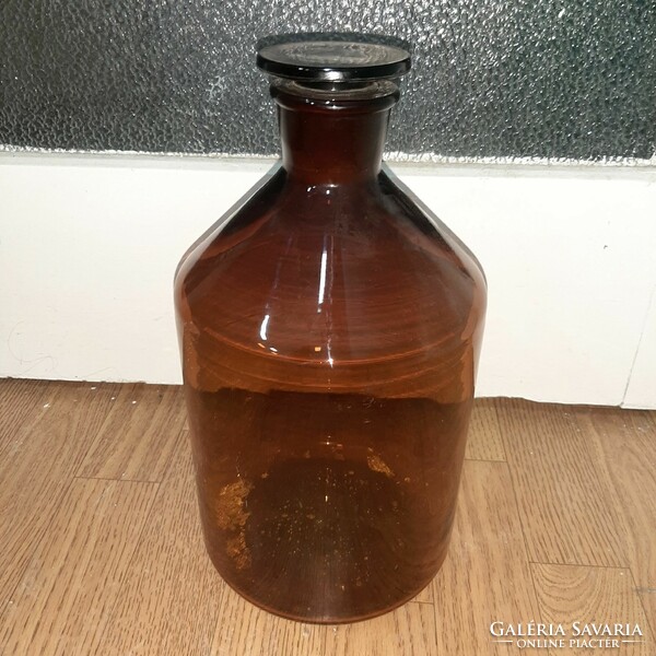 Nagy méretű 33cm magas dekoratív barna patika üveg