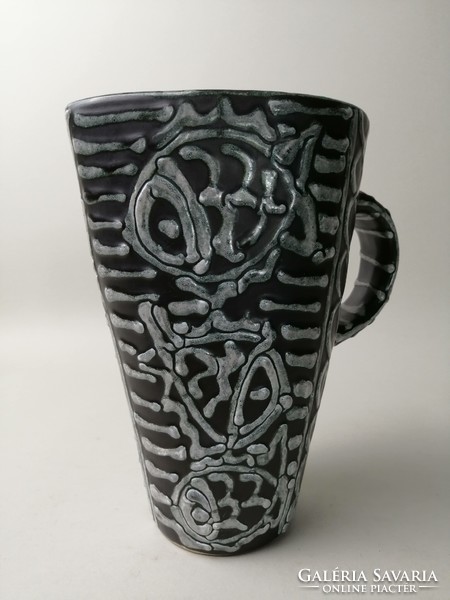 Géza Gorka fish in a ceramic vase