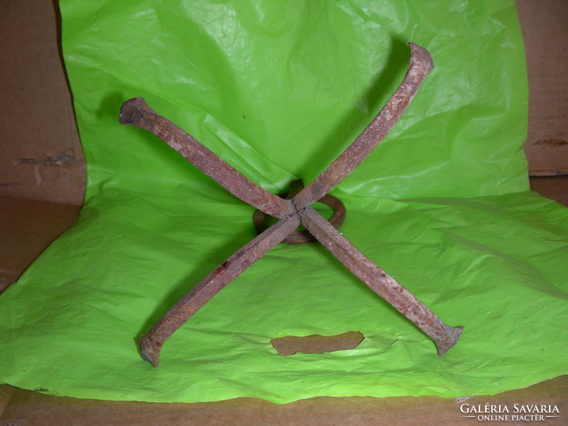 Antik 4 ágú kovácsoltvas vasmacska/kishorgony