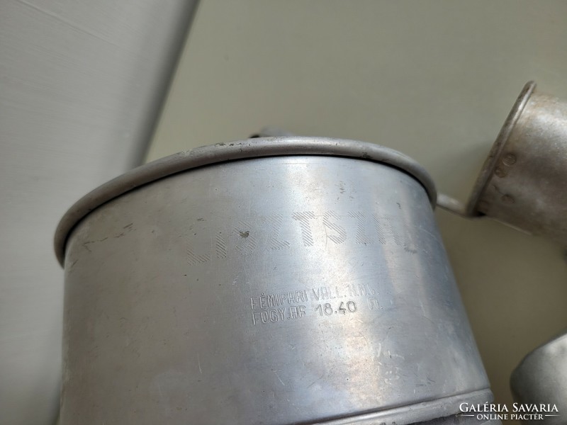 Régi retro jelzett alumínium tölcsér és szita szűrő hitelesített mérőpohár vintage konyhai eszköz