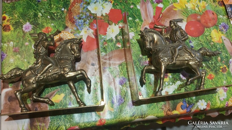 Bronz történlmei lovas könyvtámasz párban eladó  50000 ft ért