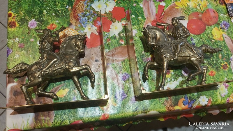 Bronz történlmei lovas könyvtámasz párban eladó  50000 ft ért