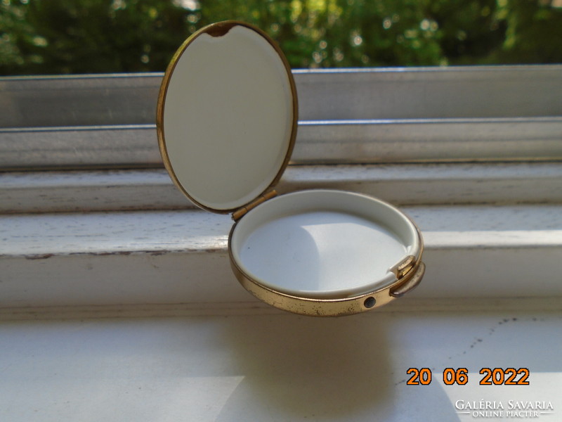 Flying wild duck on enameled lid, gilded english stratton vintage pill box