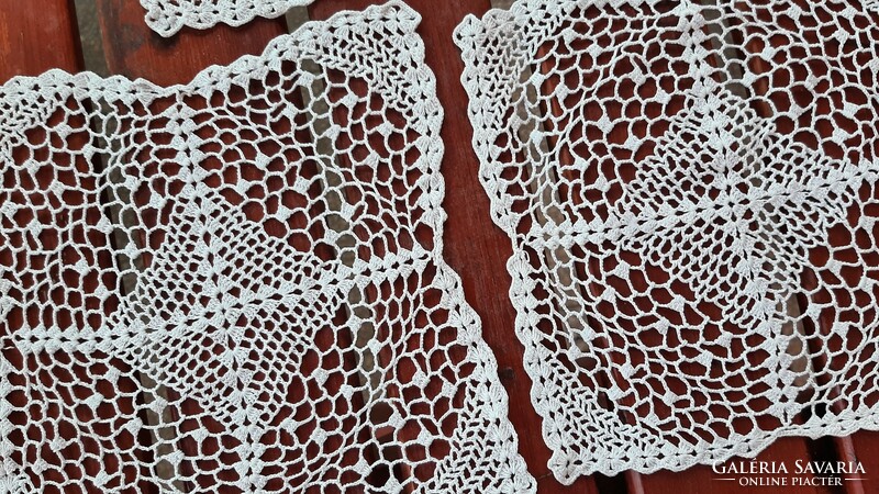 Old lace, needlework, under porcelain 3 pieces in one, 18 x 18 cm.