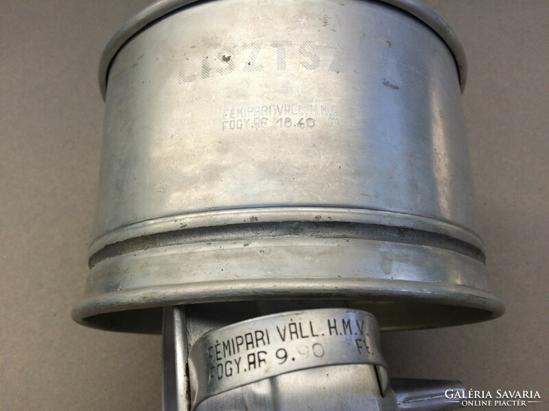 Régi retro jelzett alumínium tölcsér és szita szűrő hitelesített mérőpohár vintage konyhai eszköz