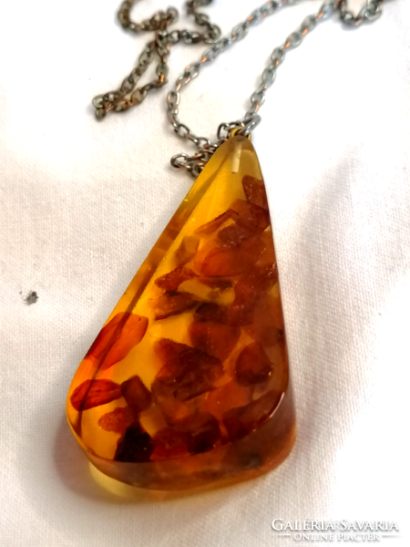 Retro necklace with large amber pendant 132