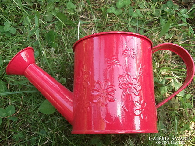 Nice design, useful small metal flower watering can, also for flowers