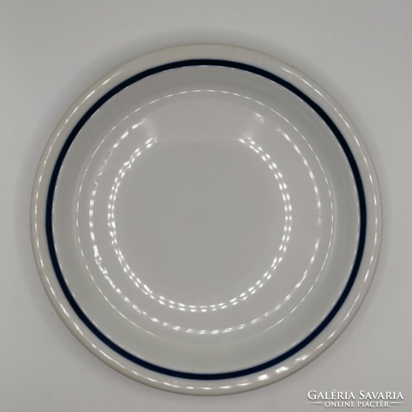 Plain plates (7 pieces)