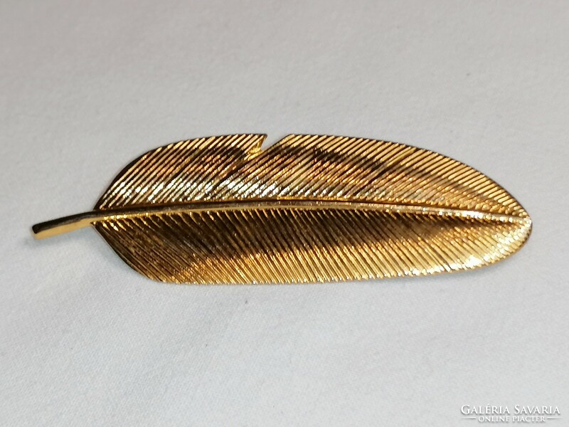 Fire-plated leaf brooch 44.