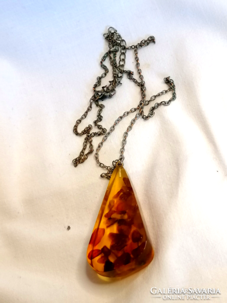 Retro necklace with large amber pendant 132