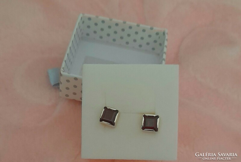 Silver unique gold earrings with garnet stone