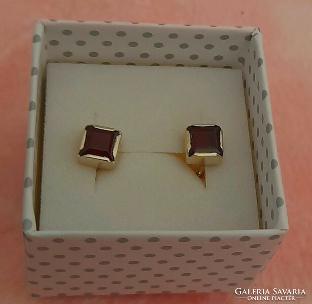 Silver unique gold earrings with garnet stone