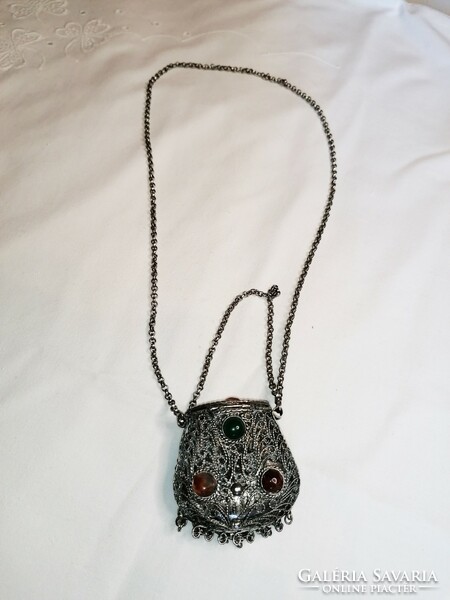 Extraordinary neck jewelry bag 128.